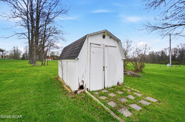 810 N Blackhoof Street, Wapakoneta, OH 45895