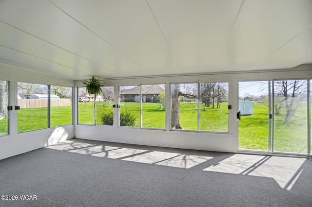 810 N Blackhoof Street, Wapakoneta, OH 45895