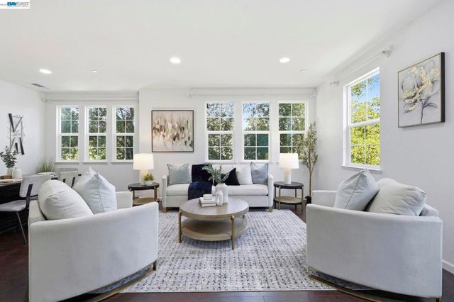 6951 N Mariposa Ln, Dublin, CA 94568