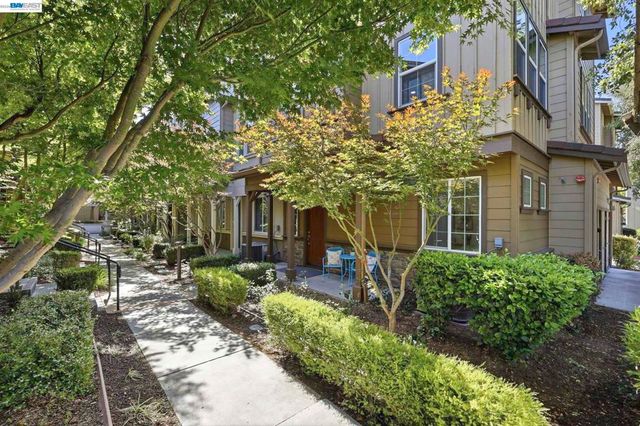 6951 N Mariposa Ln, Dublin, CA 94568