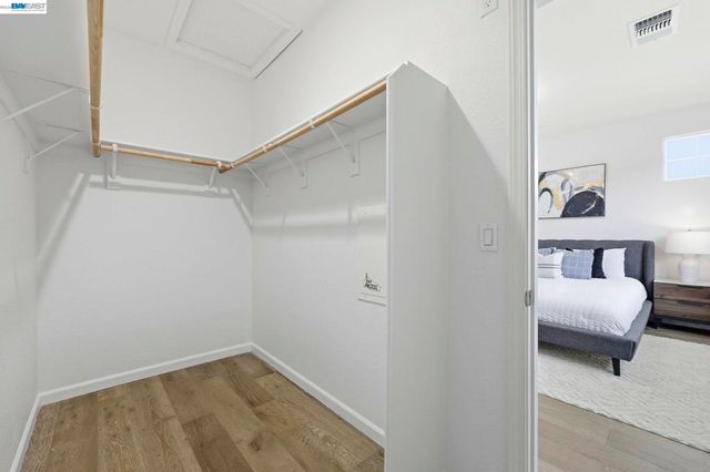 6951 N Mariposa Ln, Dublin, CA 94568