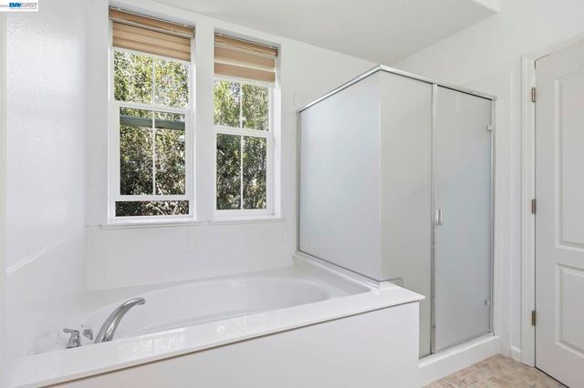 6951 N Mariposa Ln, Dublin, CA 94568