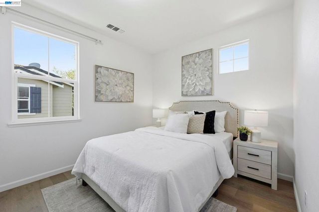 6951 N Mariposa Ln, Dublin, CA 94568
