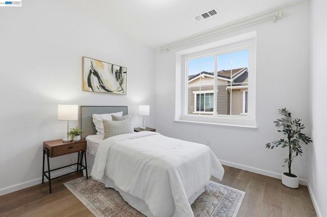 6951 N Mariposa Ln, Dublin, CA 94568
