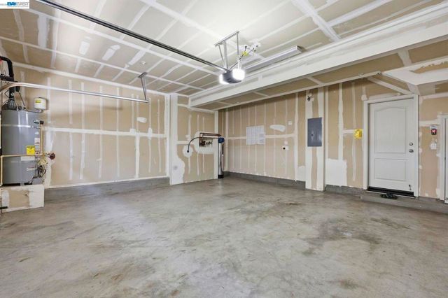 6951 N Mariposa Ln, Dublin, CA 94568