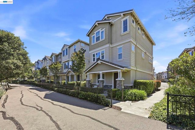 6951 N Mariposa Ln, Dublin, CA 94568