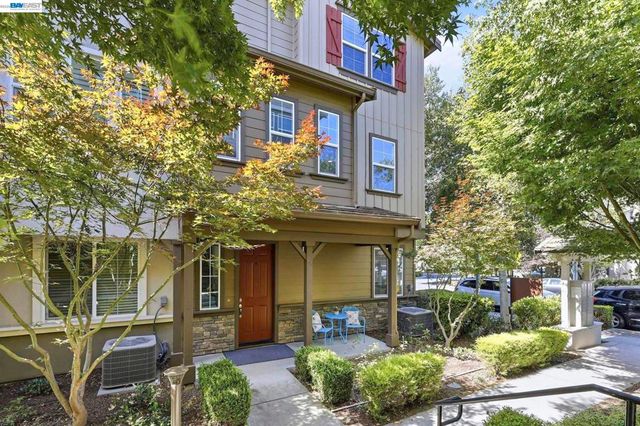 6951 N Mariposa Ln, Dublin, CA 94568
