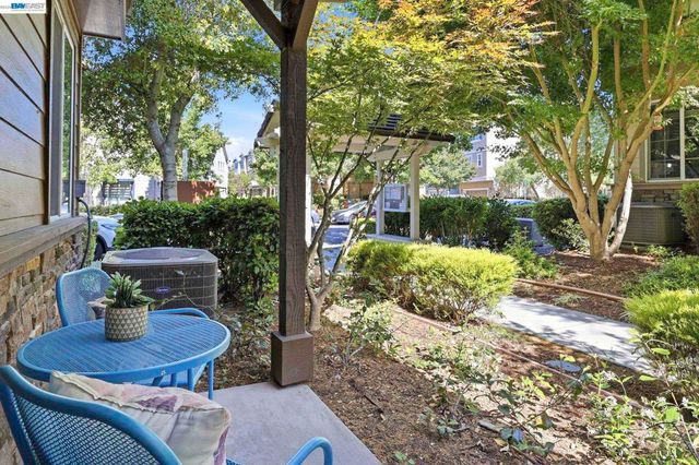 6951 N Mariposa Ln, Dublin, CA 94568