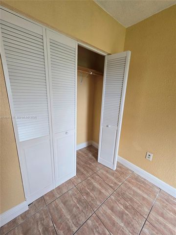 313 NW 97th St 313, Miami, FL 33150