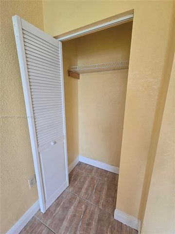 313 NW 97th St 313, Miami, FL 33150