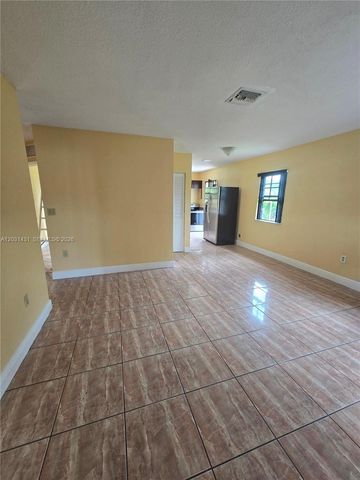 313 NW 97th St 313, Miami, FL 33150