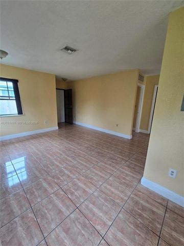313 NW 97th St 313, Miami, FL 33150