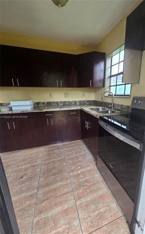 313 NW 97th St 313, Miami, FL 33150