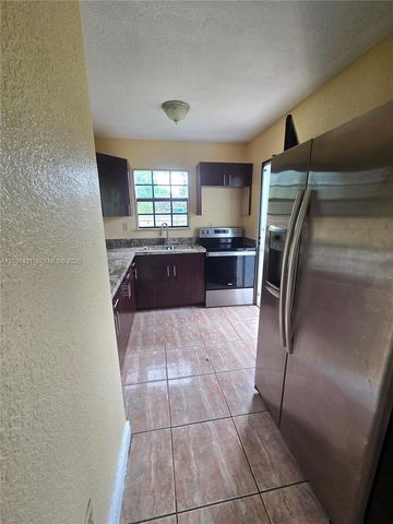 313 NW 97th St 313, Miami, FL 33150