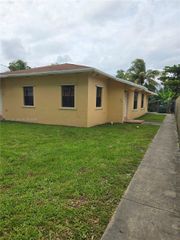 313 NW 97th St 313, Miami, FL 33150