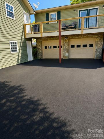 102 Phillips Road, Spruce Pine, NC 28777