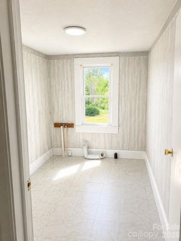 102 Phillips Road, Spruce Pine, NC 28777