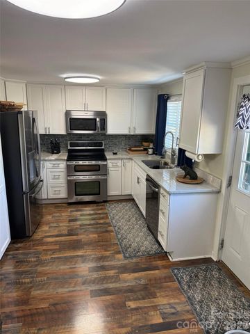 102 Phillips Road, Spruce Pine, NC 28777