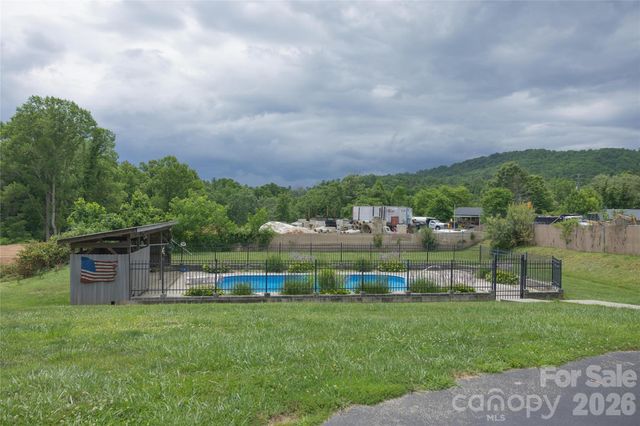 102 Phillips Road, Spruce Pine, NC 28777