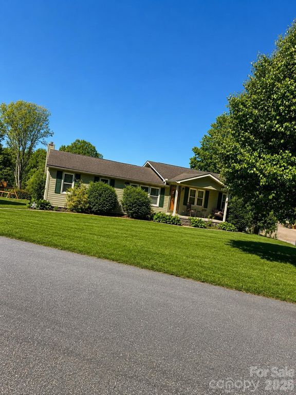 102 Phillips Road, Spruce Pine, NC 28777