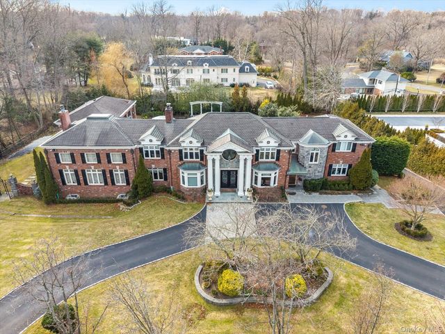 10 Hemlock Drive, Great Neck, NY 11024