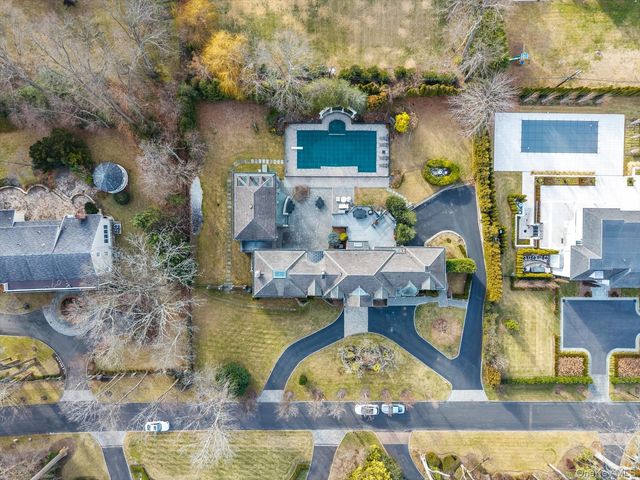 10 Hemlock Drive, Great Neck, NY 11024