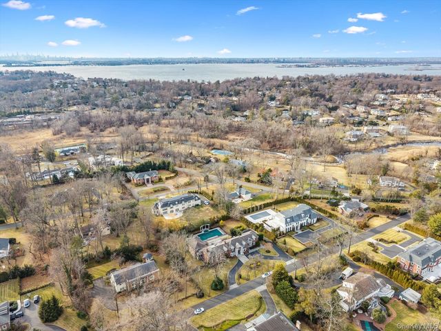 10 Hemlock Drive, Great Neck, NY 11024