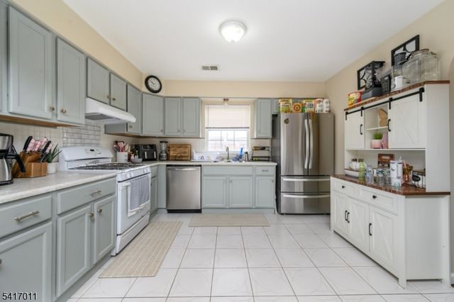 56 Lentz Ave, Newark City, NJ 07105