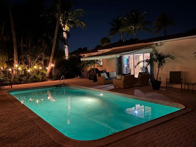 324 BLOSSOM Lane, West Palm Beach, FL 33404