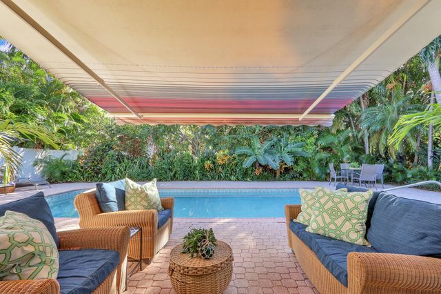 324 BLOSSOM Lane, West Palm Beach, FL 33404