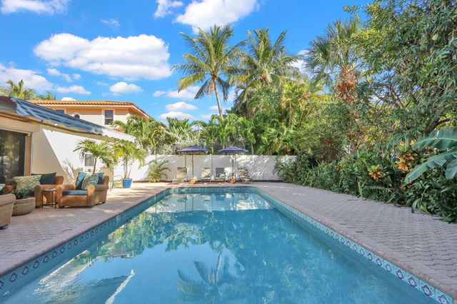324 BLOSSOM Lane, West Palm Beach, FL 33404