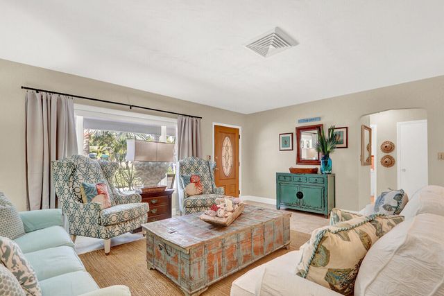324 BLOSSOM Lane, West Palm Beach, FL 33404