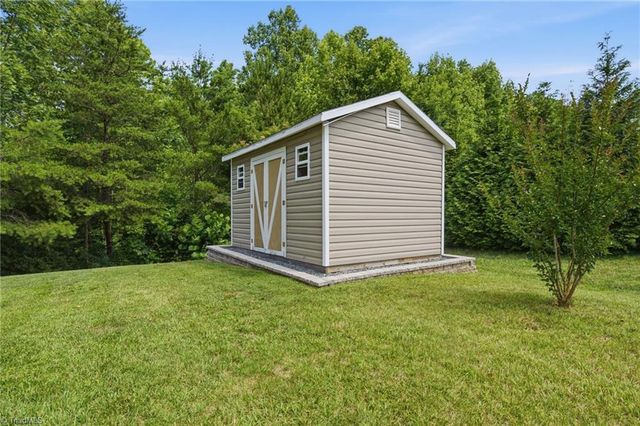 6689 Ridge Bluff Drive, Rural Hall, NC 27045
