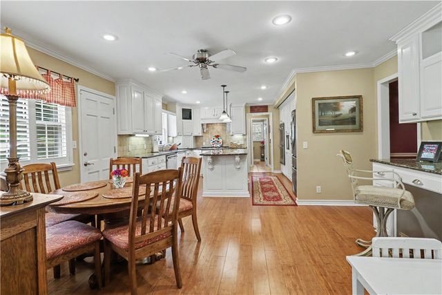 1134 N Crossover Road, Fayetteville, AR 72701