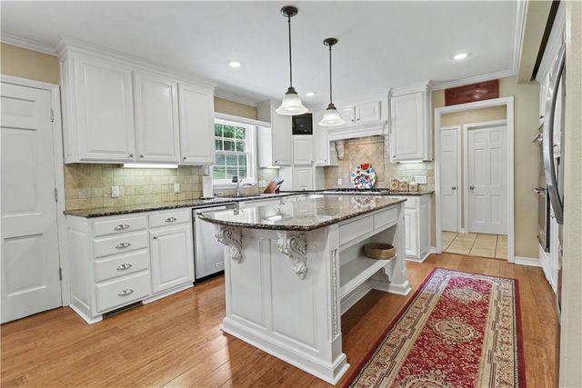1134 N Crossover Road, Fayetteville, AR 72701