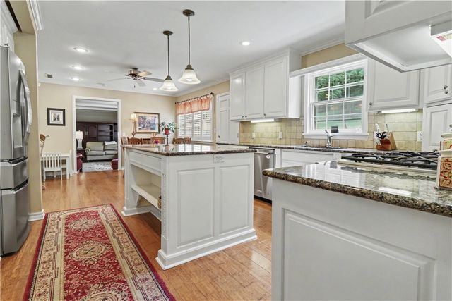 1134 N Crossover Road, Fayetteville, AR 72701