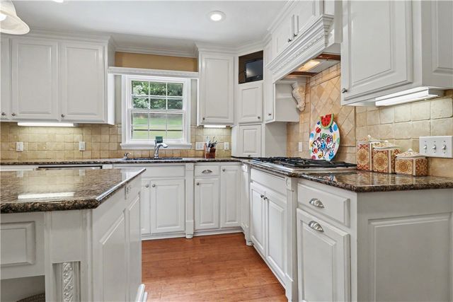 1134 N Crossover Road, Fayetteville, AR 72701