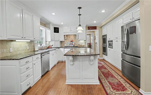 1134 N Crossover Road, Fayetteville, AR 72701