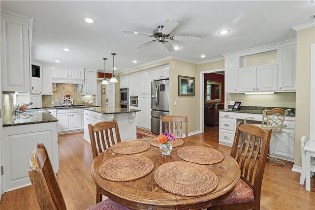 1134 N Crossover Road, Fayetteville, AR 72701