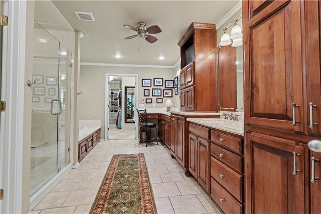 1134 N Crossover Road, Fayetteville, AR 72701