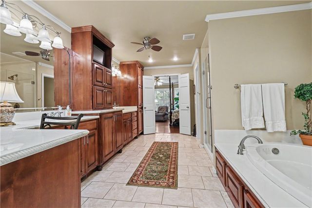 1134 N Crossover Road, Fayetteville, AR 72701