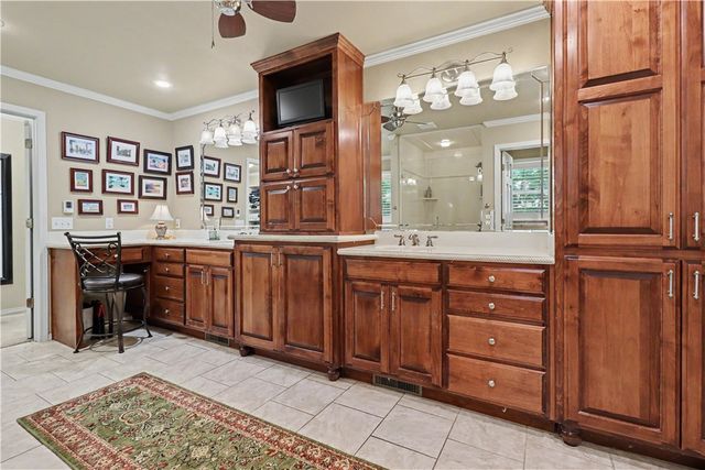 1134 N Crossover Road, Fayetteville, AR 72701