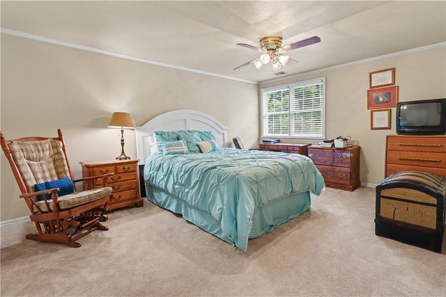 1134 N Crossover Road, Fayetteville, AR 72701