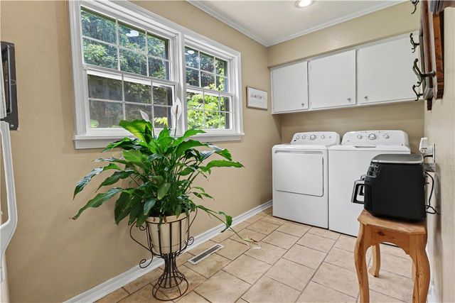 1134 N Crossover Road, Fayetteville, AR 72701