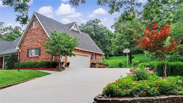 1134 N Crossover Road, Fayetteville, AR 72701
