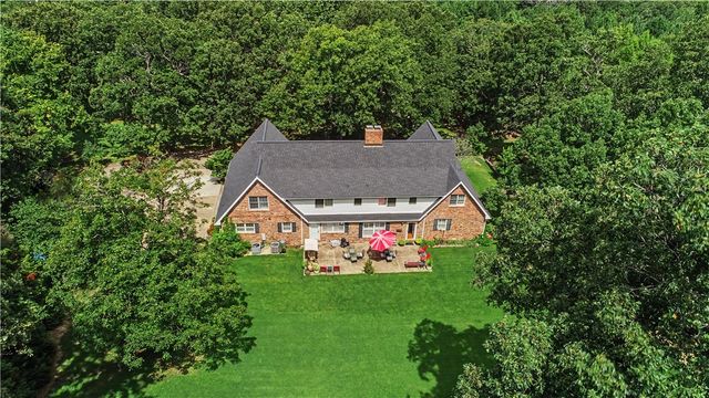 1134 N Crossover Road, Fayetteville, AR 72701