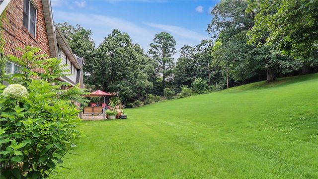 1134 N Crossover Road, Fayetteville, AR 72701