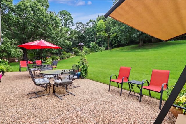 1134 N Crossover Road, Fayetteville, AR 72701