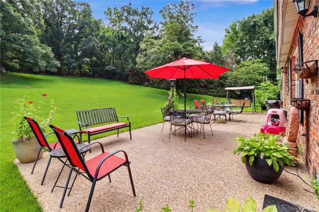 1134 N Crossover Road, Fayetteville, AR 72701