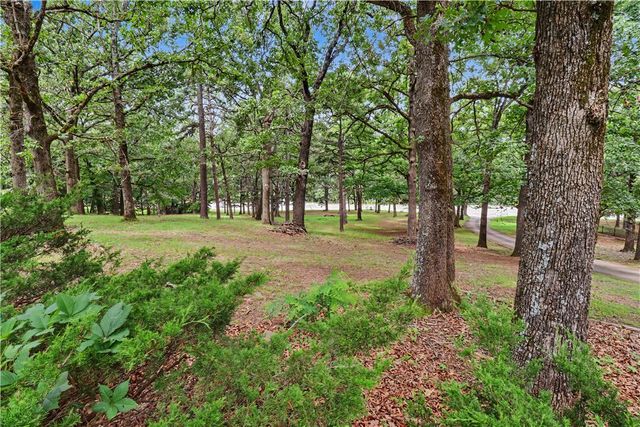 1134 N Crossover Road, Fayetteville, AR 72701